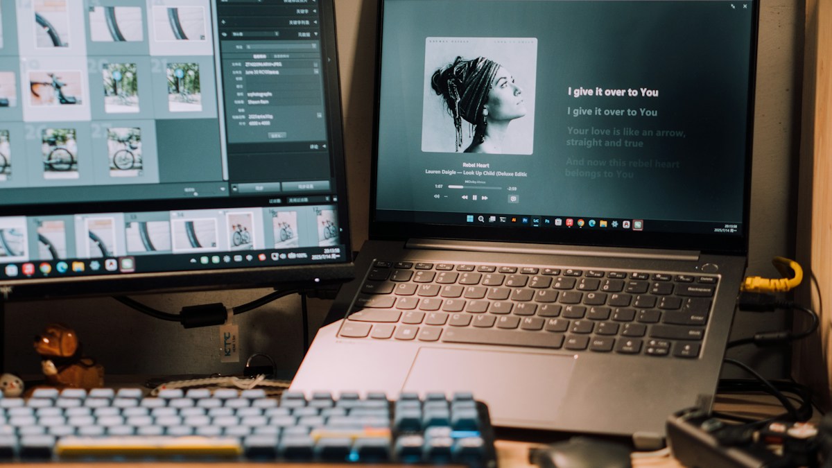 Solving curved monitor illumination challenges: selecting curved optical bars, p